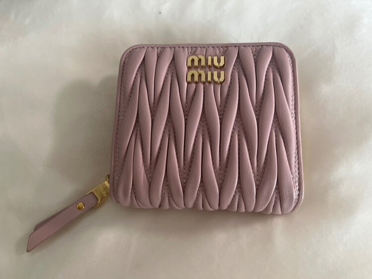 ミュウミュウ  （ブランドバッグ）の商品画像 - 査定依頼日：2025年5月6日 - 最高査定価格：35,000円