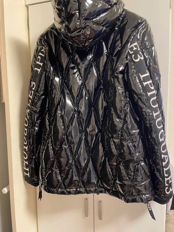 1piu1ugale3 テープロゴダウン（古着・ファッション）の商品画像 - 査定依頼日：2026年2月13日 - 最高査定価格：3,000円