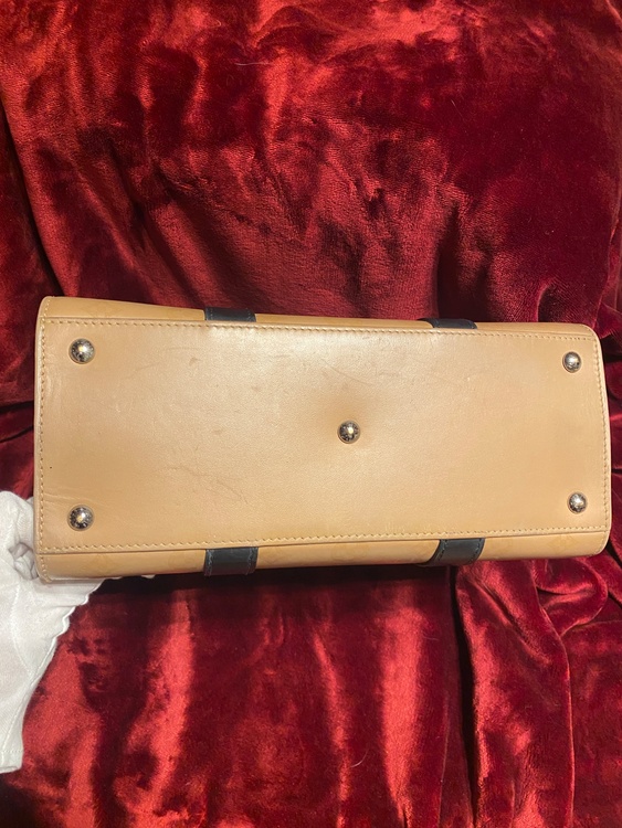 ヴェリートート（ブランドバッグ）の商品画像 - 査定依頼日：2026年3月30日 - 最高査定価格：90,000円