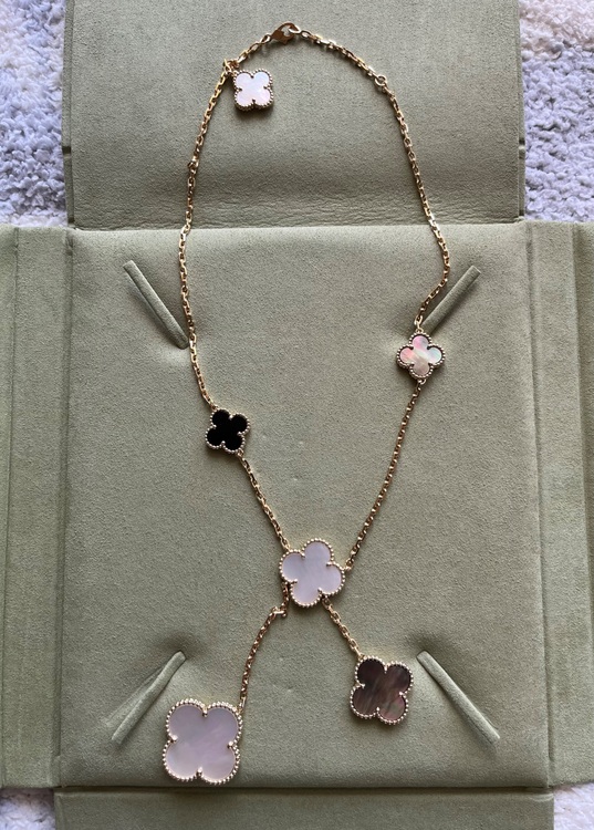 ヴァンクリーフマジックアルハンブラネックレス6モチーフオニキスマザーオブパール（金・貴金属）の商品画像 - 査定依頼日：2025年6月11日 - 最高査定価格：1,600,000円
