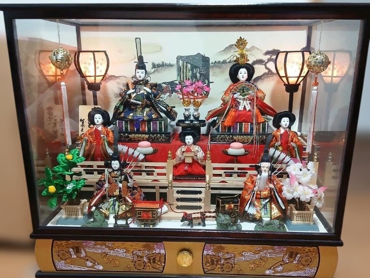 雛人形（美術品・骨董品）の商品画像 - 査定依頼日：2026年2月8日 - 最高査定価格：3,000円