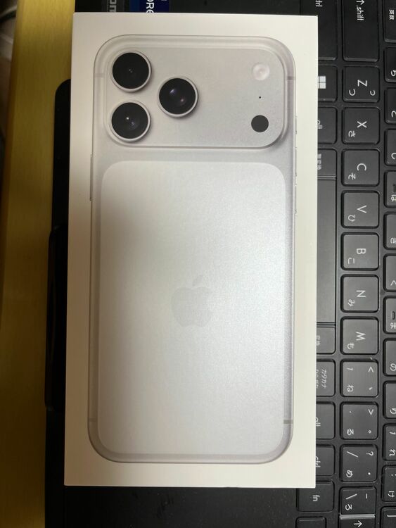 iphone Pro Max 17 (シルバー)（スマホ）の商品画像 - 査定依頼日：2025年10月18日 - 最高査定価格：175,000円