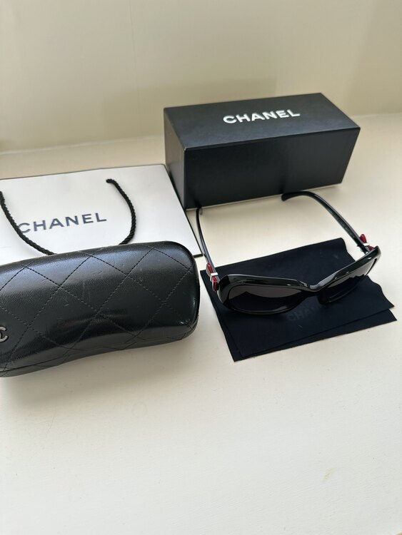 ？（ブランド財布・小物）の商品画像 - 査定依頼日：2024年11月17日 - 最高査定価格：10,000円