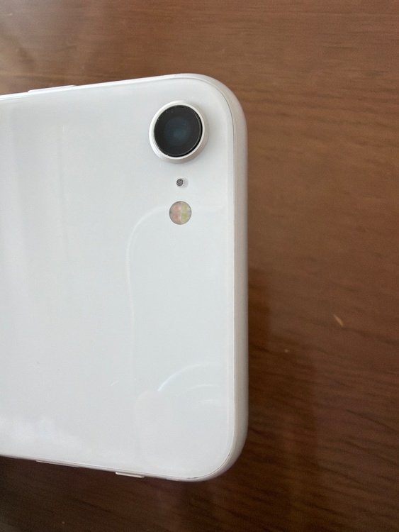 iPhoneSE2-128w（スマホ）の商品画像 - 査定依頼日：2026年3月22日 - 最高査定価格：15,000円