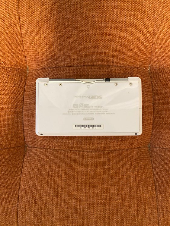 ニンテンドー3DS本体 ピュアホワイト（ゲーム機本体・ゲームソフト）の商品画像 - 査定依頼日：2023年2月6日 - 最高査定価格：2,000円