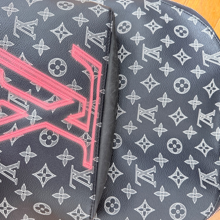 LOUIS VUITTON アポロ バックパック アップサイドダウン M43676 モノグラム（ブランドバッグ）の商品画像 - 査定依頼日：2026年9月21日 - 最高査定価格：245,000円