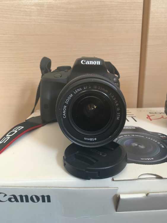 EOS KISS X7 double zoom kit（カメラ）の商品画像 - 査定依頼日：2026年4月5日 - 最高査定価格：26,000円