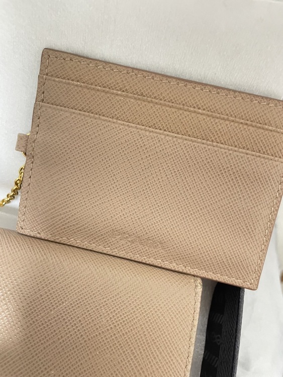 1MH132 SAFFIANO METAL CAMMEO（ブランド財布・小物）の商品画像 - 査定依頼日：2026年1月19日 - 最高査定価格：15,000円