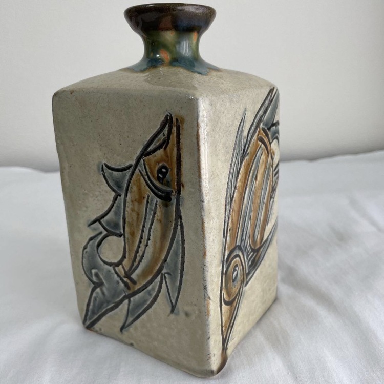 金城次郎作　魚紋角瓶（美術品・骨董品）の商品画像 - 査定依頼日：2026年4月15日 - 最高査定価格：3,000円