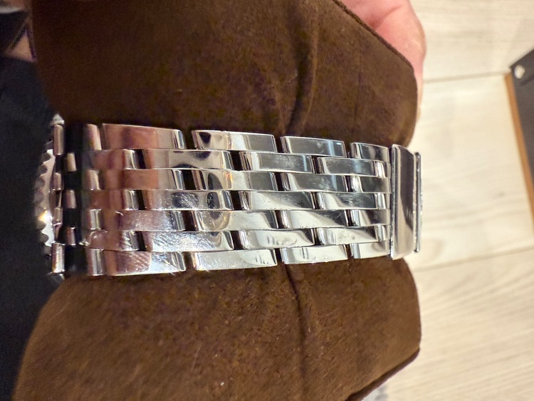 ブライトリング ナビタイマー A022B01n（高級時計）の商品画像 - 査定依頼日：2025年11月25日 - 最高査定価格：550,000円