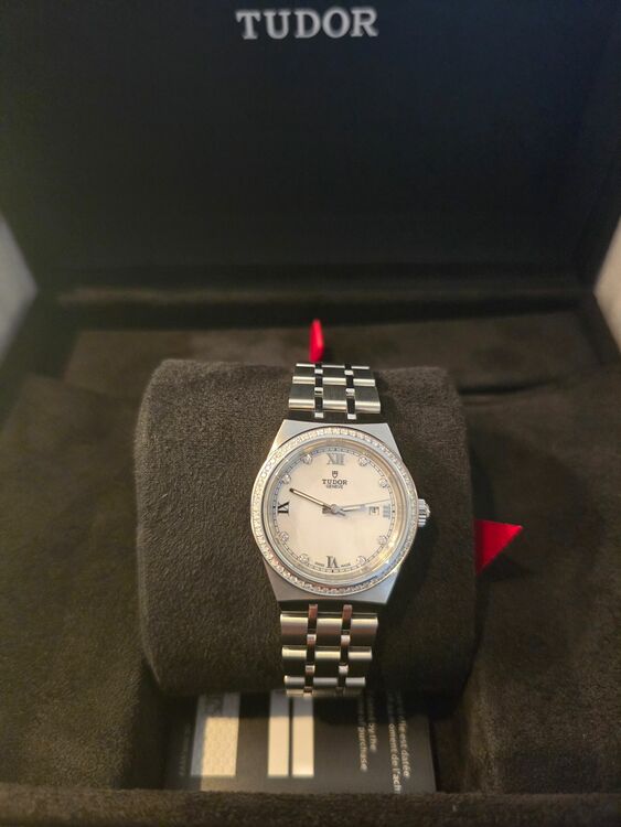 28320 新品（高級時計）の商品画像 - 査定依頼日：2025年9月4日 - 最高査定価格：300,000円