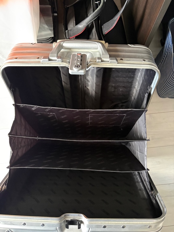 リモアキャリーケース（ブランドバッグ）の商品画像 - 査定依頼日：2026年2月17日 - 最高査定価格：25,000円