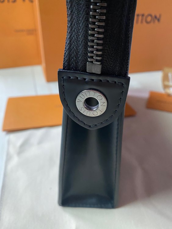 エクリプス　M61692（ブランドバッグ）の商品画像 - 査定依頼日：2022年9月29日 - 最高査定価格：60,000円