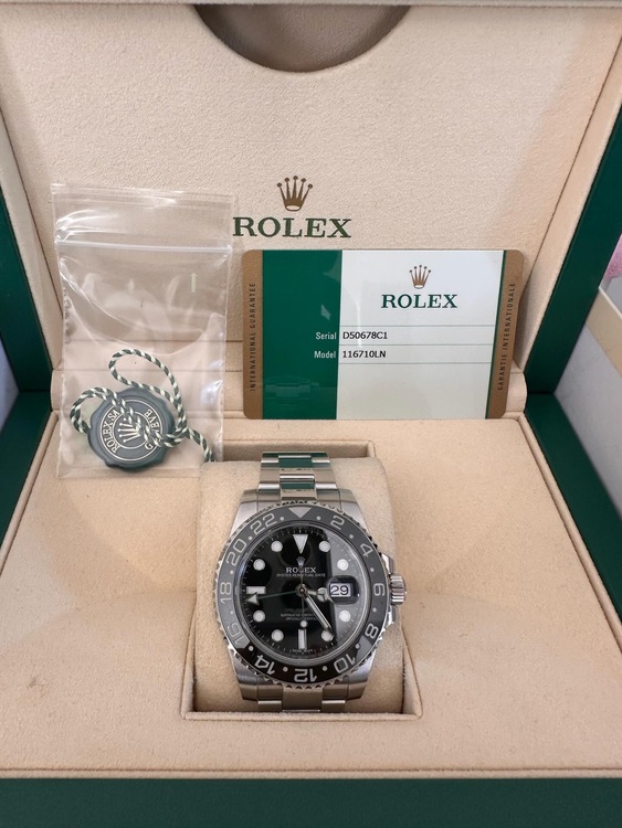 ロレックス GMTマスター 116710lm（高級時計）の商品画像 - 査定依頼日：2025年7月17日 - 最高査定価格：1,780,000円