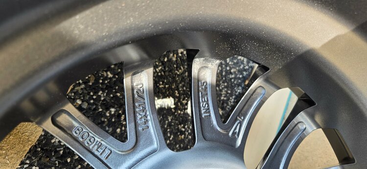 スタドレスタイヤ、ホイール（カー用品）の商品画像 - 査定依頼日：2026年4月4日 - 最高査定価格：10,000円