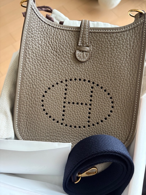 エルメス エブリン （ブランドバッグ）の商品画像 - 査定依頼日：2026年2月6日 - 最高査定価格：350,000円