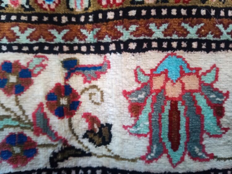 ペルシャ絨毯（美術品・骨董品）の商品画像 - 査定依頼日：2025年9月15日 - 最高査定価格：5,000円