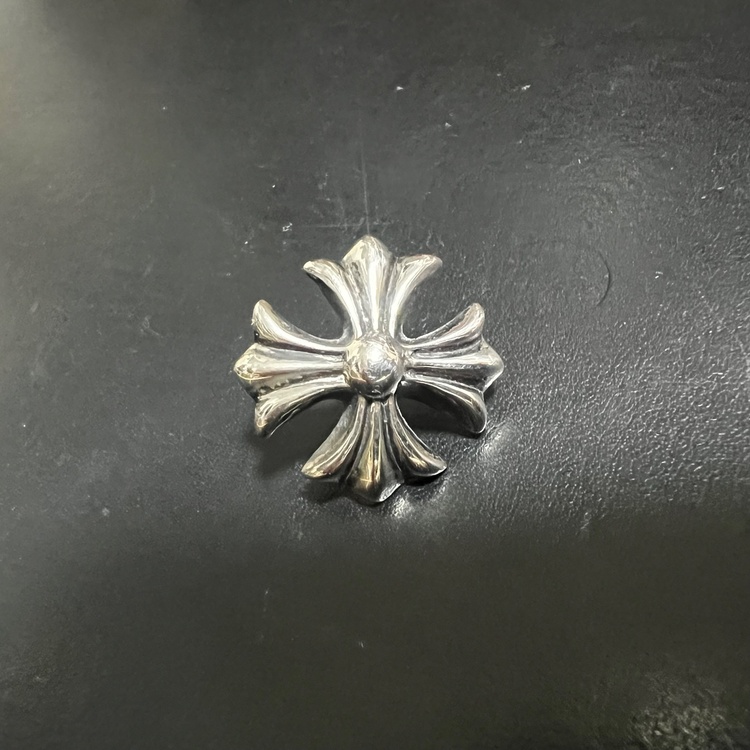 ピンズ　CHクロス（古着・ファッション）の商品画像 - 査定依頼日：2026年1月5日 - 最高査定価格：60,000円