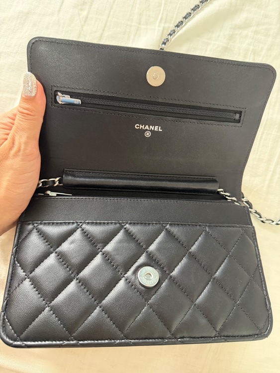 クラシックチェーンウォレット（ブランドバッグ）の商品画像 - 査定依頼日：2025年9月22日 - 最高査定価格：370,000円