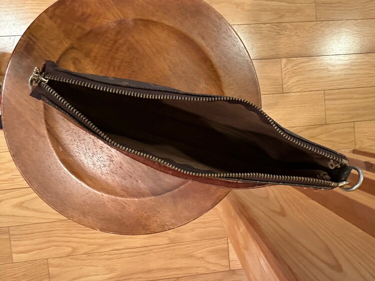 ルイヴィトンポーチ（ブランドバッグ）の商品画像 - 査定依頼日：2025年4月6日 - 最高査定価格：40,000円