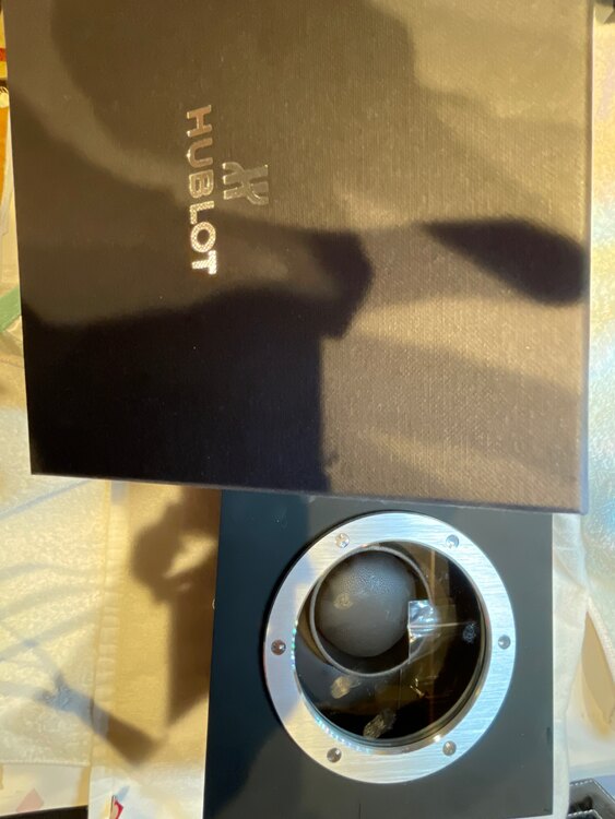 ウブロ ビックバン 411O.OX.1180.Ox（高級時計）の商品画像 - 査定依頼日：2025年5月3日 - 最高査定価格：3,000,000円