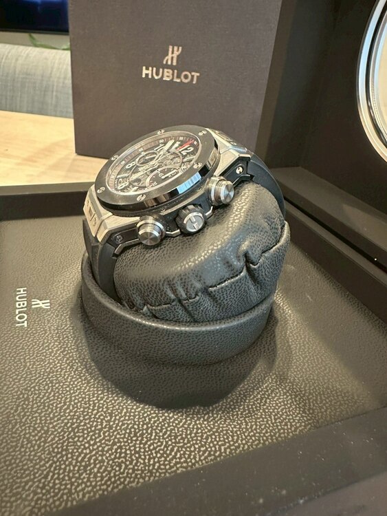 ウブロ ビックバン ウニコブラックセラミックべぜ（高級時計）の商品画像 - 査定依頼日：2025年5月24日 - 最高査定価格：1,230,000円