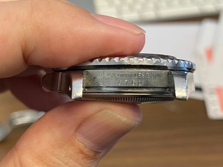 ロレックス GMTマスター 1676（高級時計）の商品画像 - 査定依頼日：2025年6月29日 - 最高査定価格：1,500,000円