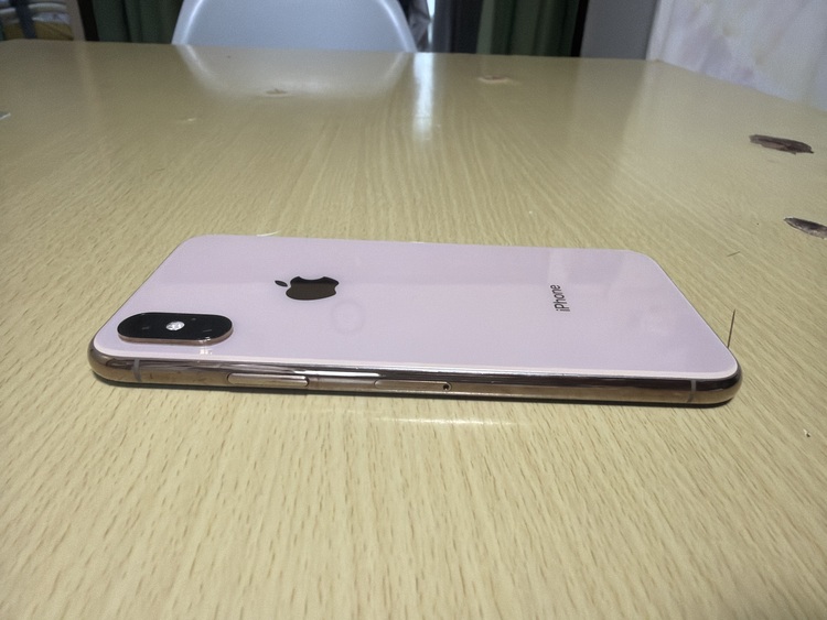 iPhone iPhoneXS 64GB SIMフリー（スマホ）の商品画像 - 査定依頼日：2026年5月21日 - 最高査定価格：100,000円