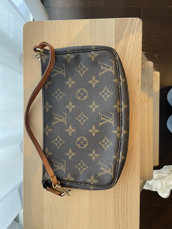 アクセサリーポーチ（ブランドバッグ）の商品画像 - 査定依頼日：2022年4月26日 - 最高査定価格：45,000円