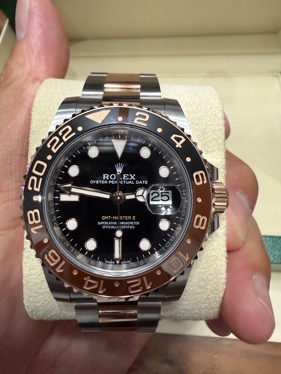 ロレックス GMTマスター 126711CHNr（高級時計）の商品画像 - 査定依頼日：2025年8月22日 - 最高査定価格：2,800,000円