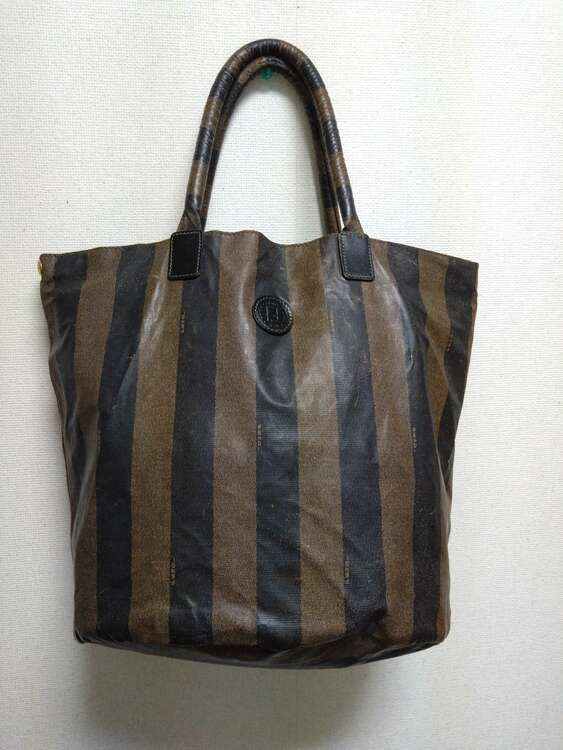 バック（ブランドバッグ）の商品画像 - 査定依頼日：2025年1月26日 - 最高査定価格：3,000円