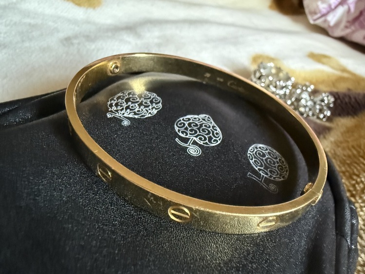 カルティエラブブレスとノーブランドk18とエメラルドリング（金・貴金属）の商品画像 - 査定依頼日：2026年4月2日 - 最高査定価格：2,000,000円