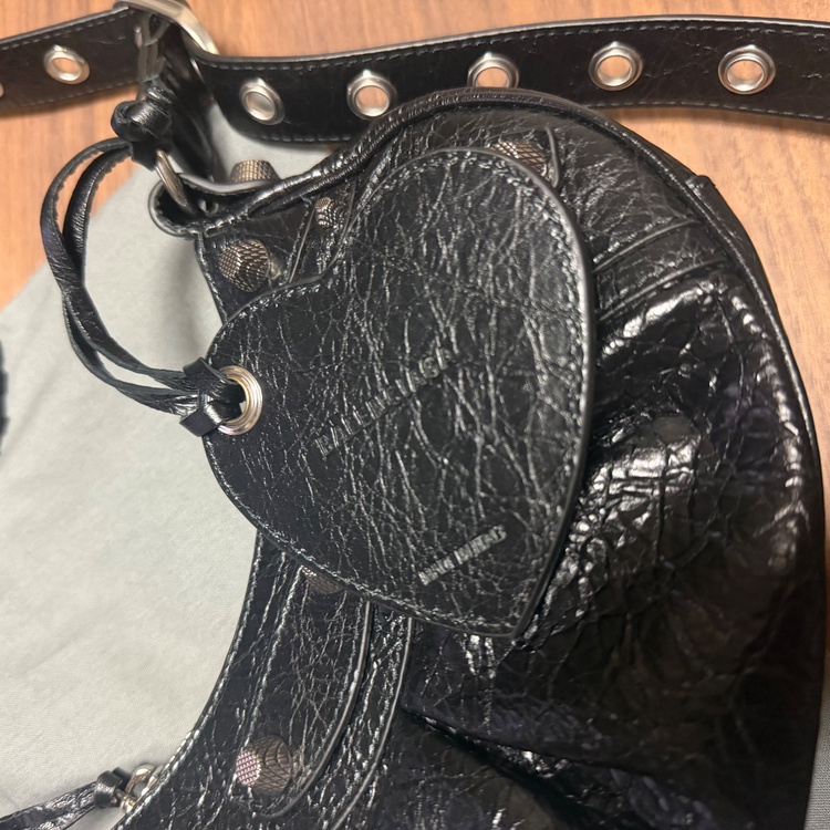 バレンシアガ  （ブランドバッグ）の商品画像 - 査定依頼日：2026年3月25日 - 最高査定価格：150,000円