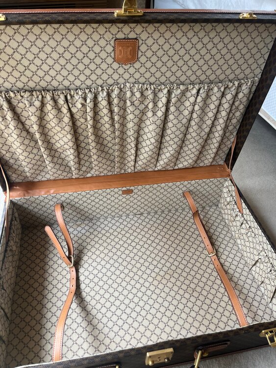 マカダムアタッシュケース（ブランドバッグ）の商品画像 - 査定依頼日：2025年4月12日 - 最高査定価格：7,000円