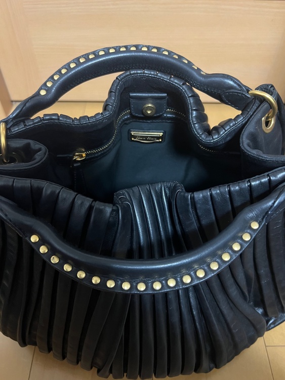 ミュウミュウ  （ブランドバッグ）の商品画像 - 査定依頼日：2026年1月5日 - 最高査定価格：35,000円