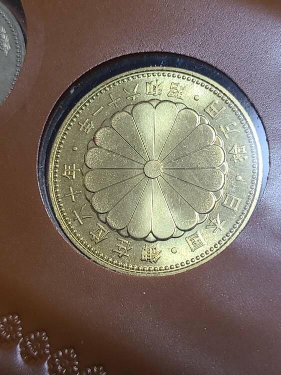 天皇陛下御即位記念10万円金貨（金・貴金属）の商品画像 - 査定依頼日：2026年1月17日 - 最高査定価格：300,000円