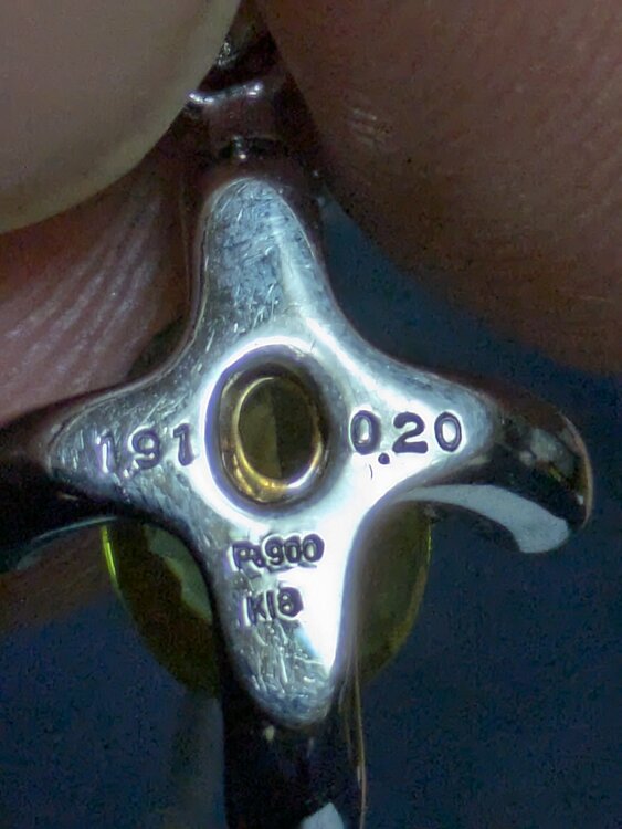 ペリドットダイアモンド、プラチナ900 K18金ネックレス（金・貴金属）の商品画像 - 査定依頼日：2026年8月14日 - 最高査定価格：22,000円