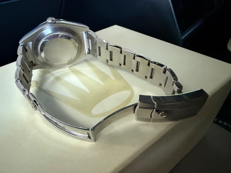 ロレックス デイトジャスト 116334w（高級時計）の商品画像 - 査定依頼日：2025年11月16日 - 最高査定価格：1,600,000円