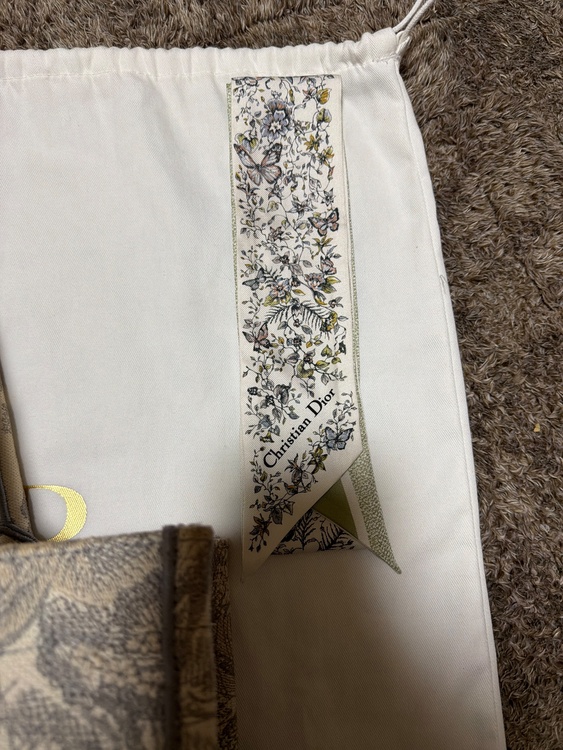 ブックトート（ブランドバッグ）の商品画像 - 査定依頼日：2025年12月22日 - 最高査定価格：100,000円