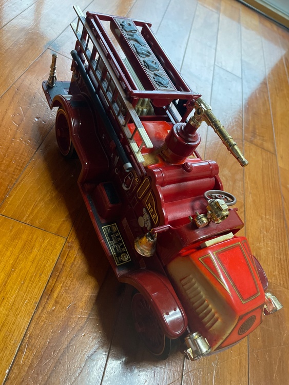 ジムビーム　マックブルドッグ消防車のデキャンタ（お酒）の商品画像 - 査定依頼日：2026年6月15日 - 最高査定価格：10,000円