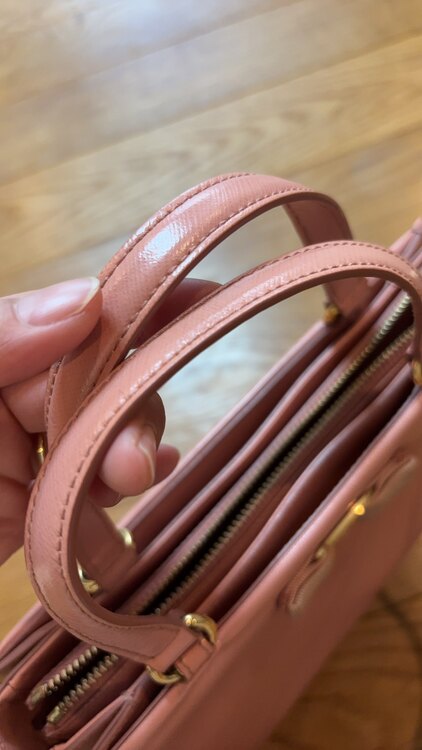 フェラガモ  （ブランドバッグ）の商品画像 - 査定依頼日：2025年2月20日 - 最高査定価格：15,000円