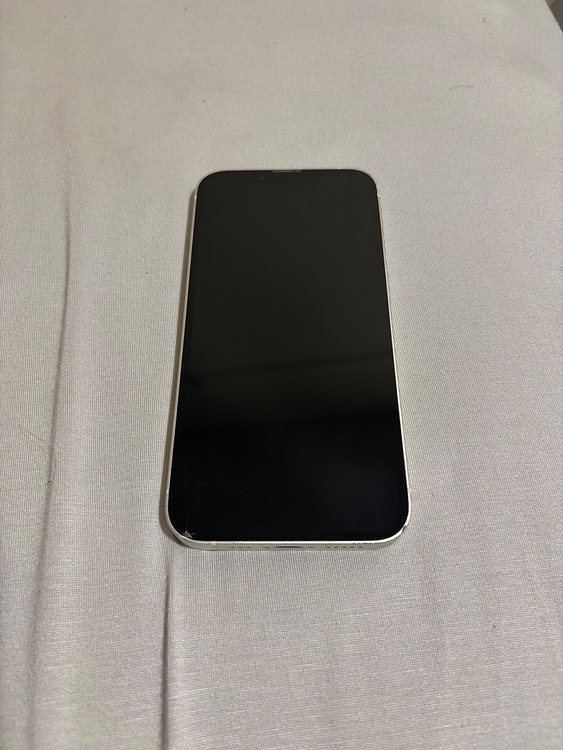 iPhone iPhone 13 128GB au（スマホ）の商品画像 - 査定依頼日：2026年8月20日 - 最高査定価格：35,500円