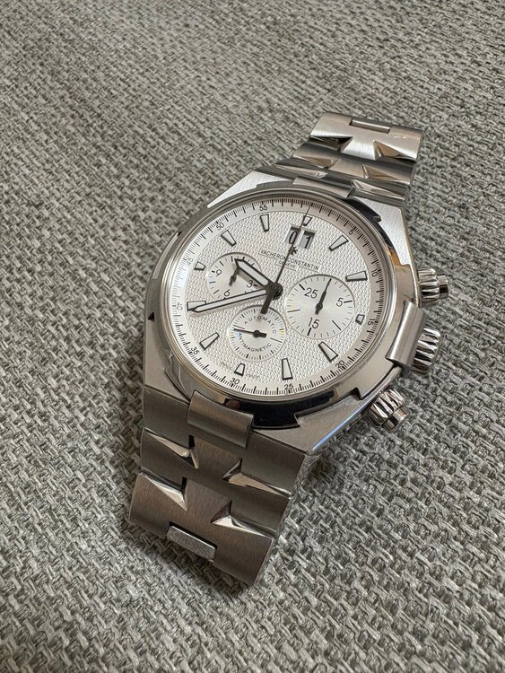 ヴァシュロン コンスタンタン オーヴァーシーズ （高級時計）の商品画像 - 査定依頼日：2025年3月4日 - 最高査定価格：1,650,000円