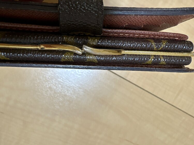 ヴィエノワ （ブランド財布・小物）の商品画像 - 査定依頼日：2025年5月5日 - 最高査定価格：12,000円