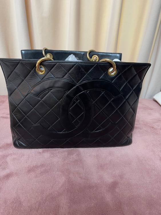 CHANELマトラッセ　GSTトート　黒（ブランドバッグ）の商品画像 - 査定依頼日：2026年4月29日 - 最高査定価格：150,000円