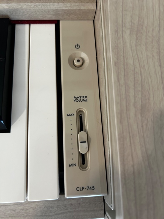 CLP-745（ピアノ・楽器・PA機材）の商品画像 - 査定依頼日：2026年2月22日 - 最高査定価格：5,000円