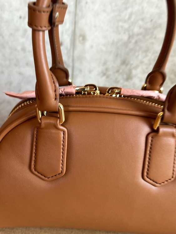 5BB191 miumiuレザーバッグ（ブランドバッグ）の商品画像 - 査定依頼日：2026年10月4日 - 最高査定価格：180,000円