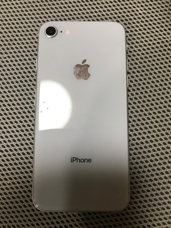 iPhone iPhone8 64GB au（スマホ）の商品画像 - 査定依頼日：2026年8月29日 - 最高査定価格：2,000円