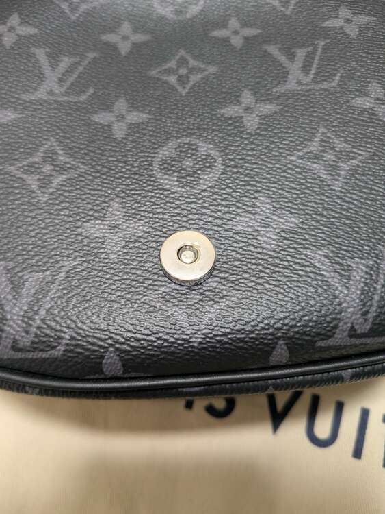 モノグラム エクリプス アルファ ウエアラブルウォレット（ブランドバッグ）の商品画像 - 査定依頼日：2025年4月25日 - 最高査定価格：260,000円