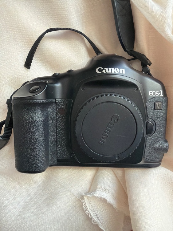EOS1v（カメラ）の商品画像 - 査定依頼日：2025年12月10日 - 最高査定価格：70,000円